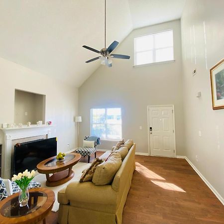 Spacious Room With Shared Bathroom Raleigh Exterior photo