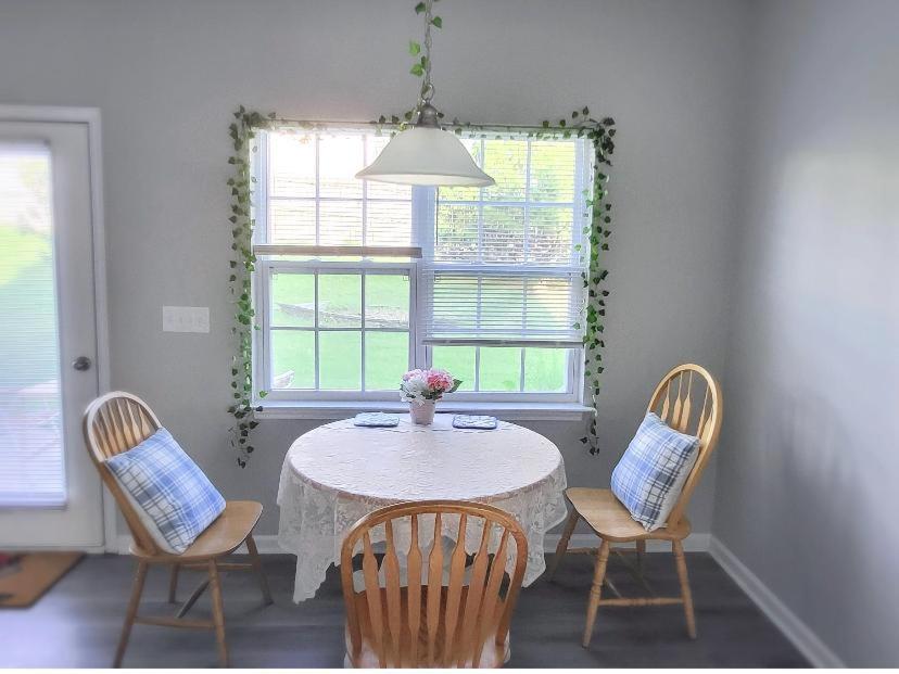 Spacious Room With Shared Bathroom Raleigh Exterior photo